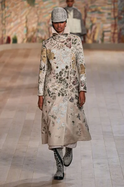 Look 37